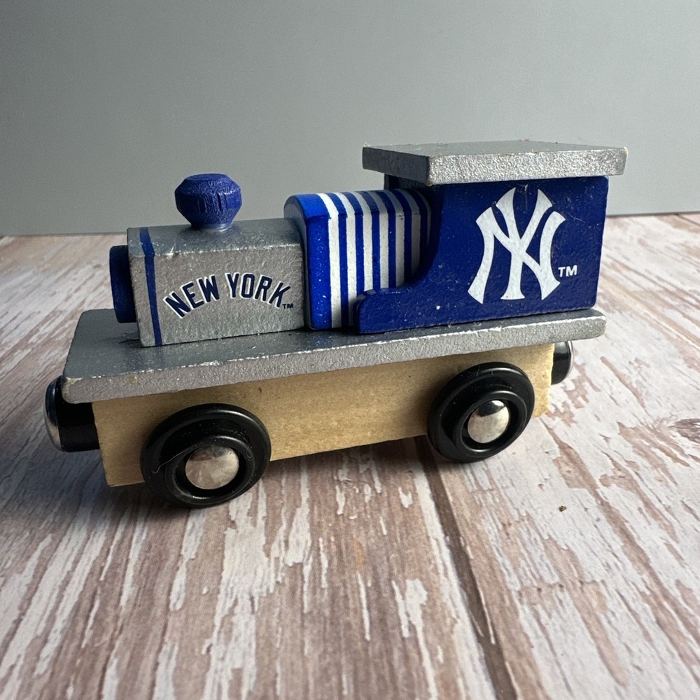 MasterPieces - New York Yankees - MLB Wood Toy Train Engine